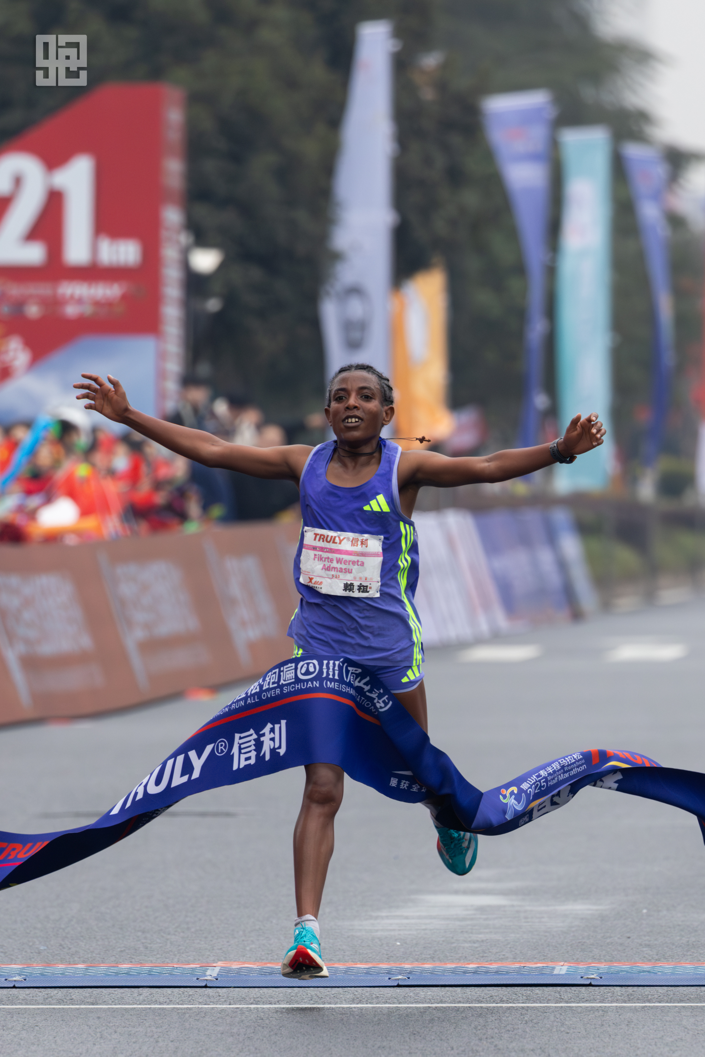 非洲田径选手全力以赴斩获金牌 非洲田径选手全力以赴斩获金牌