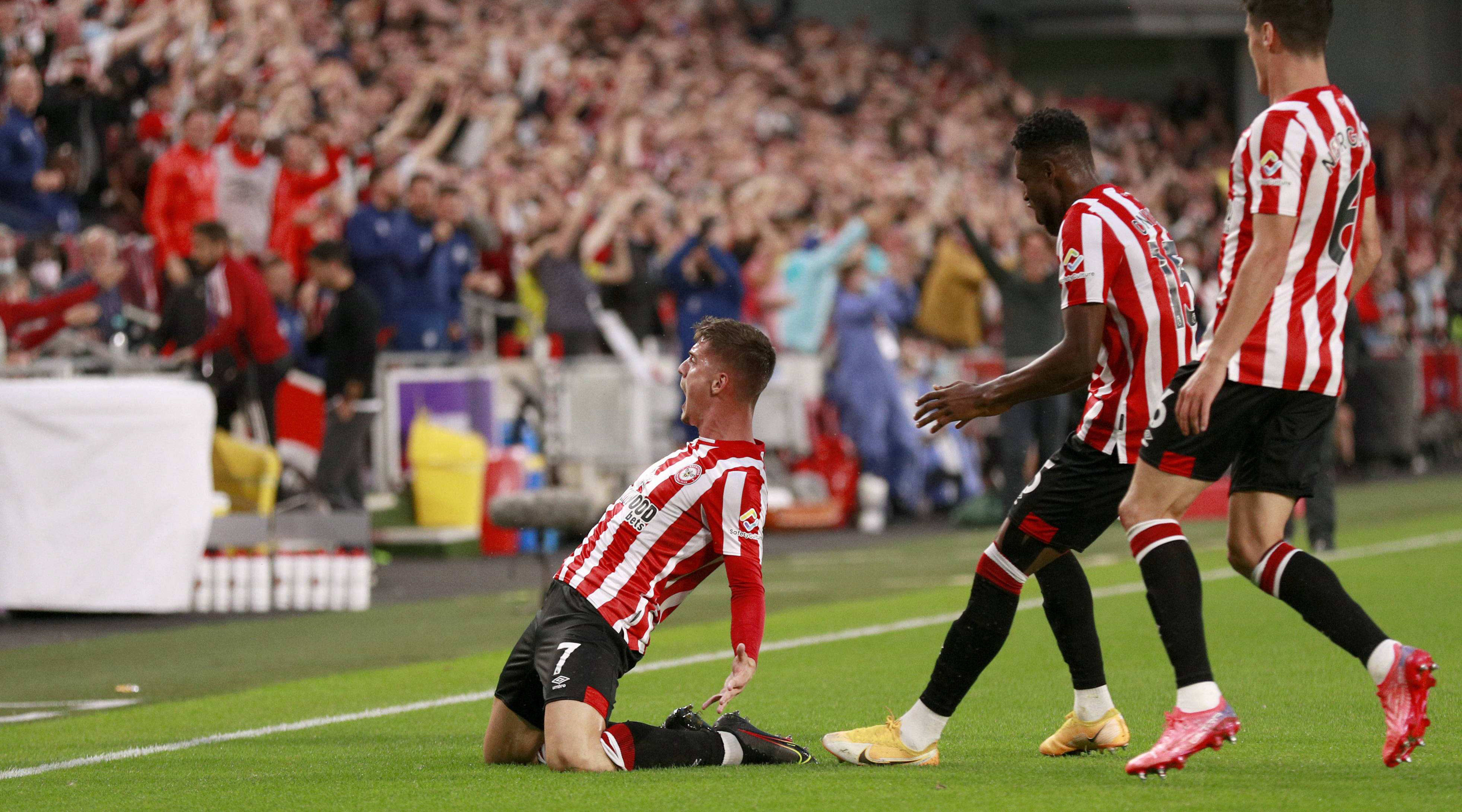 伯恩茅斯球员状态出色,带领球队获胜 伯恩茅斯球员状态出色,带领球队获胜