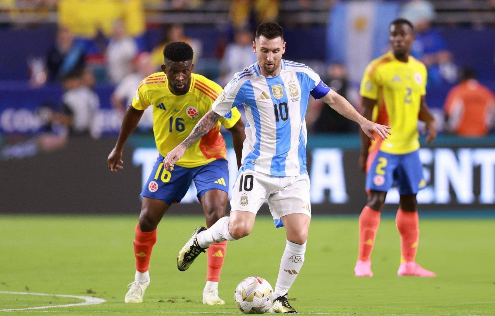 阿根廷选手在田径比赛中夺冠 阿根廷选手在田径比赛中夺冠