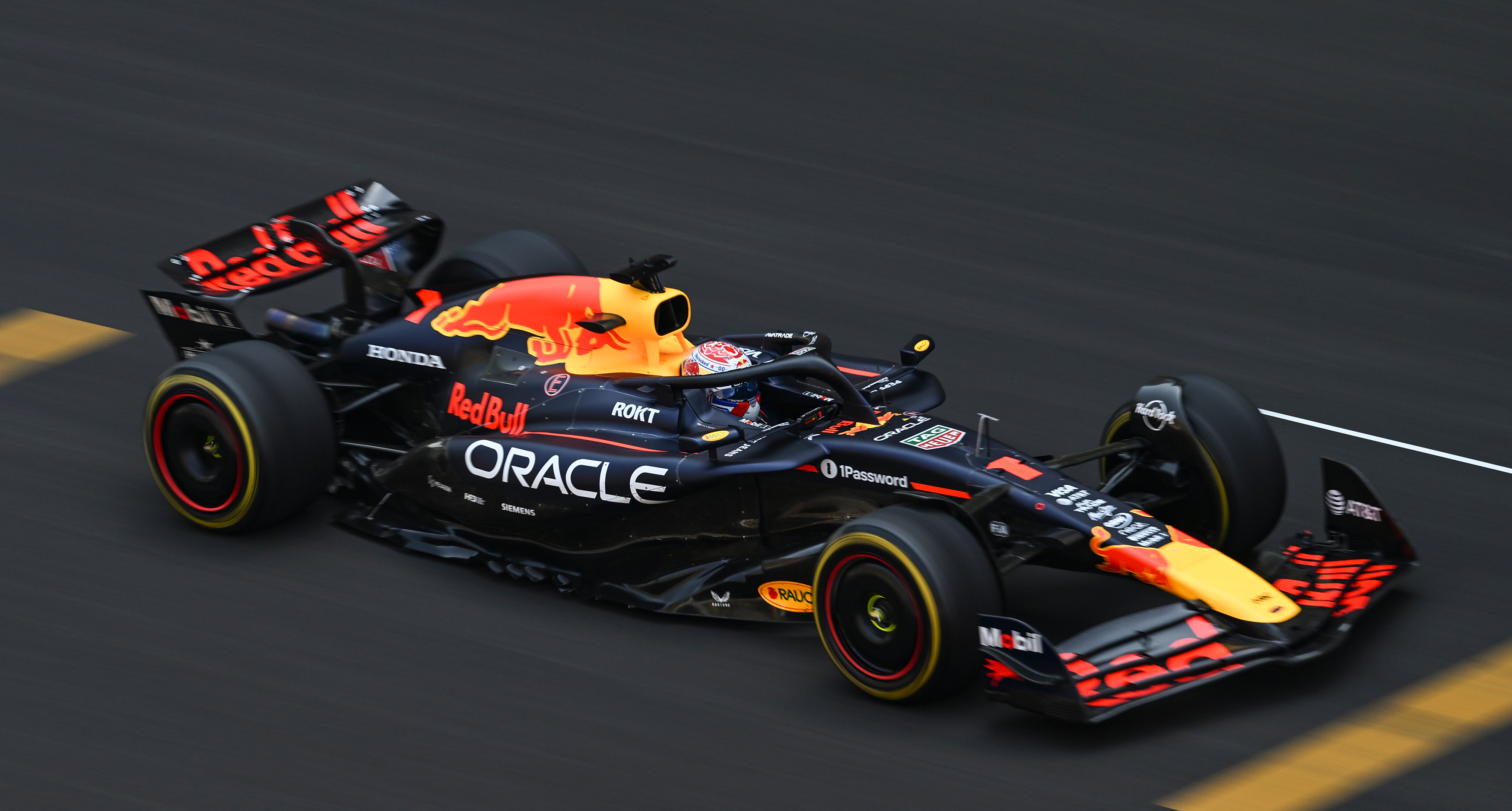 关于红牛车队鏖战索伯车队,汉密尔顿刷新纪录的信息 关于红牛车队鏖战索伯车队,汉密尔顿刷新纪录的信息