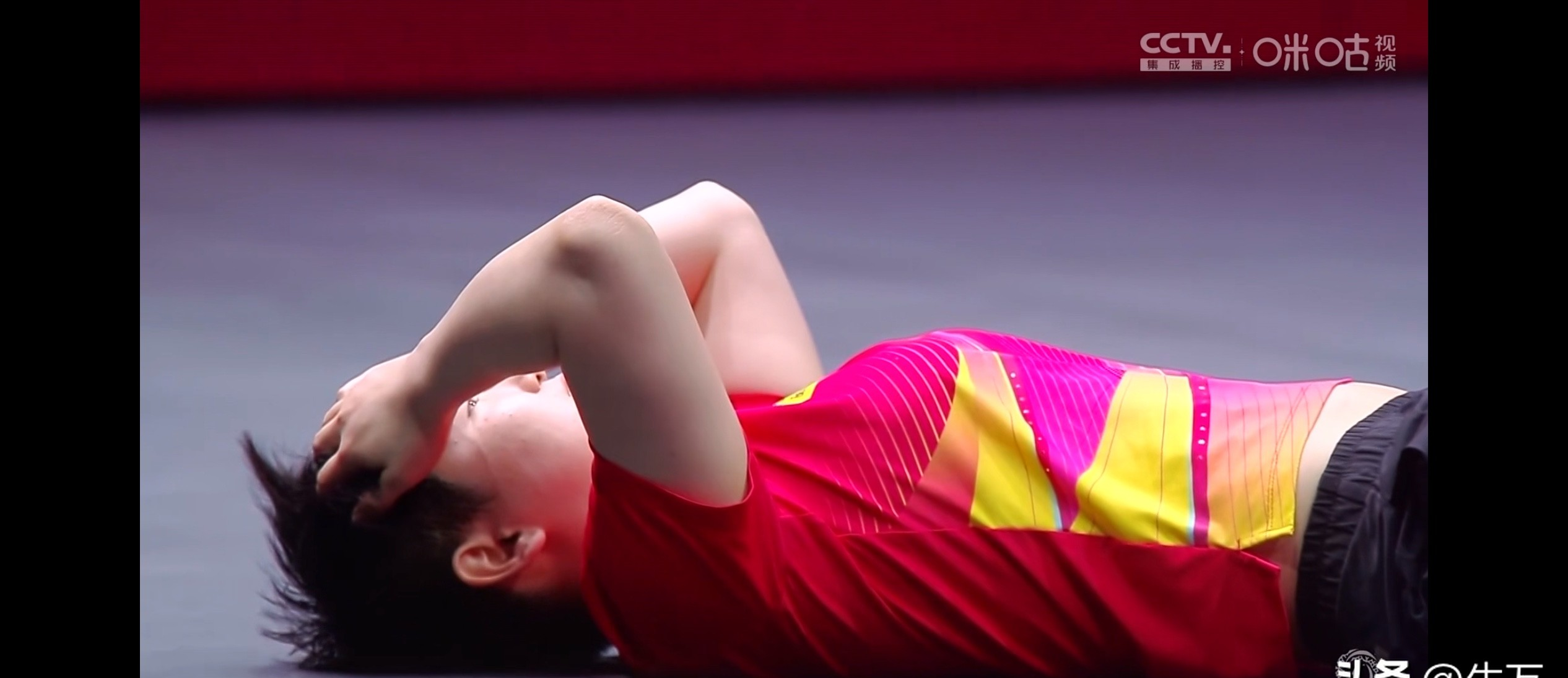 场面火爆!乒乓球观众席沸腾不已 场面火爆!乒乓球观众席沸腾不已