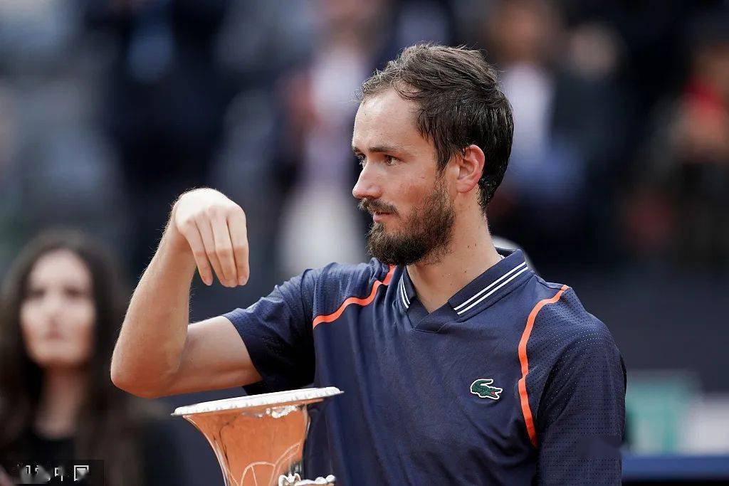 雷火电竞app-拉沃尔杯轻取年终总决赛，梅德韦杰夫点燃赛场